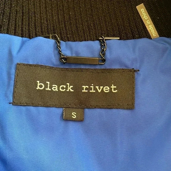 black rivet puffer ski vest - size small - R - Picture 4 of 4